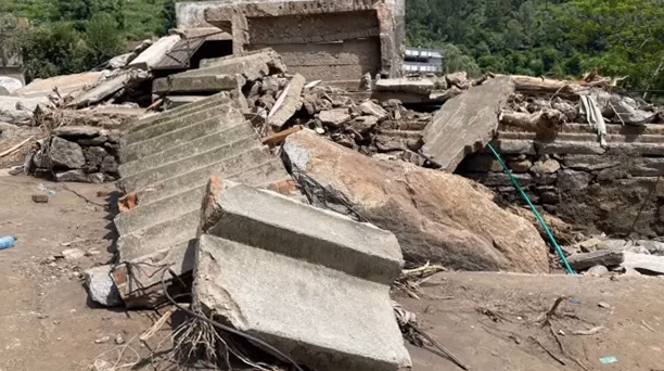 Inondations dévastatrices au Népal : au moins 19 décès et 384 touristes toujours portés disparus