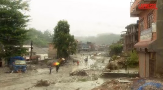 Inondations au Népal : À la recherche des quatre Français toujours portés disparus