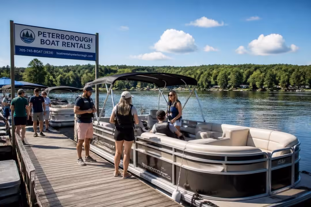 découvrez la location de bateau à peterborough et profitez d'une croisière inoubliable au canada. explorez les magnifiques lacs et paysages naturels en toute liberté.