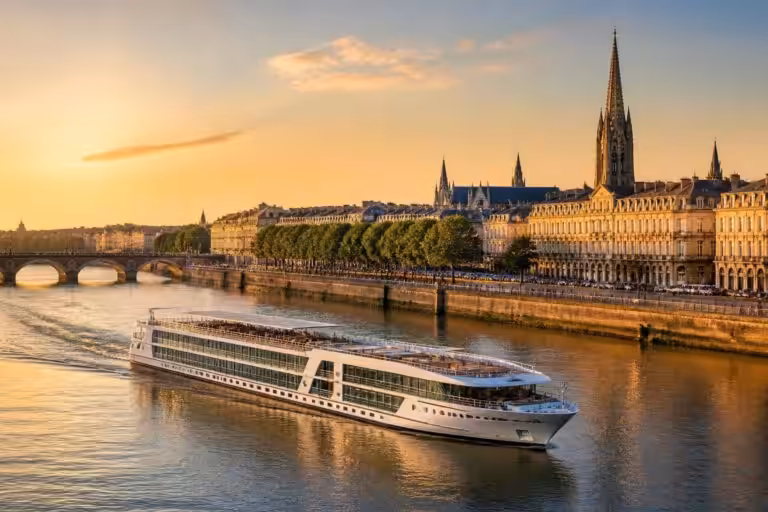 découvrez les plus belles villes d'aquitaine lors d'une croisière inoubliable, entre paysages magnifiques et richesses culturelles exceptionnelles.
